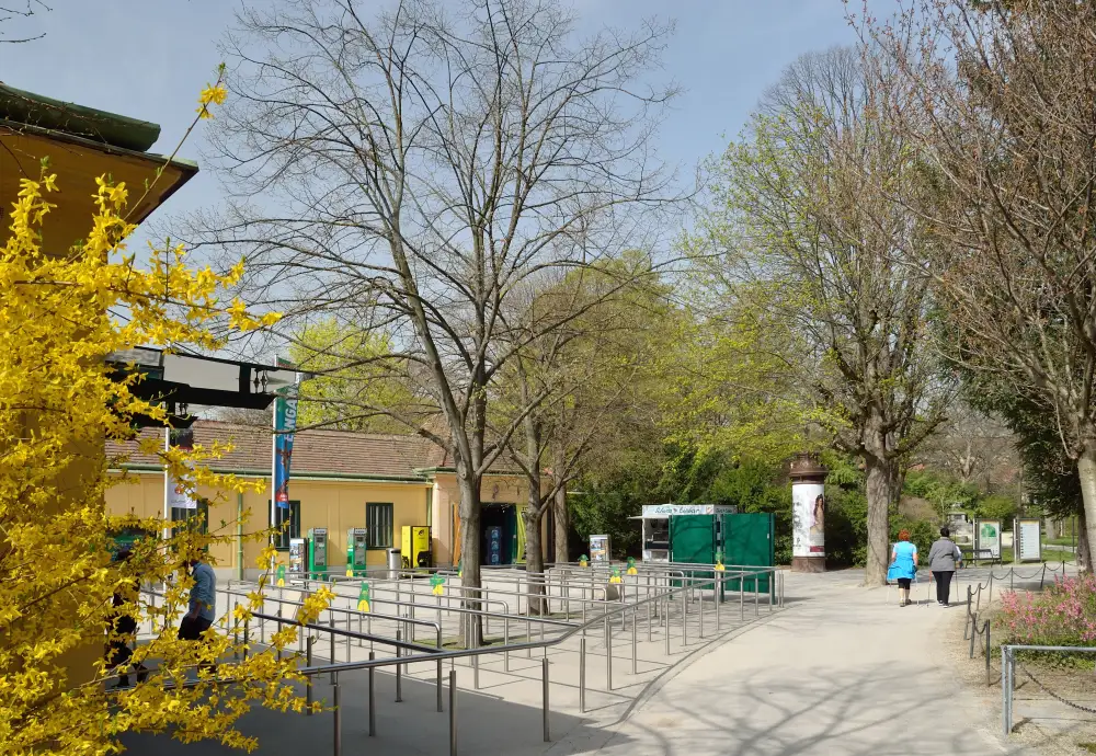 Hietzing entrance to Tiergarten Schönbrunn, the world's oldest zoo